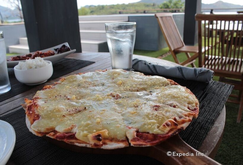 هتل The Funny Lion   Coron