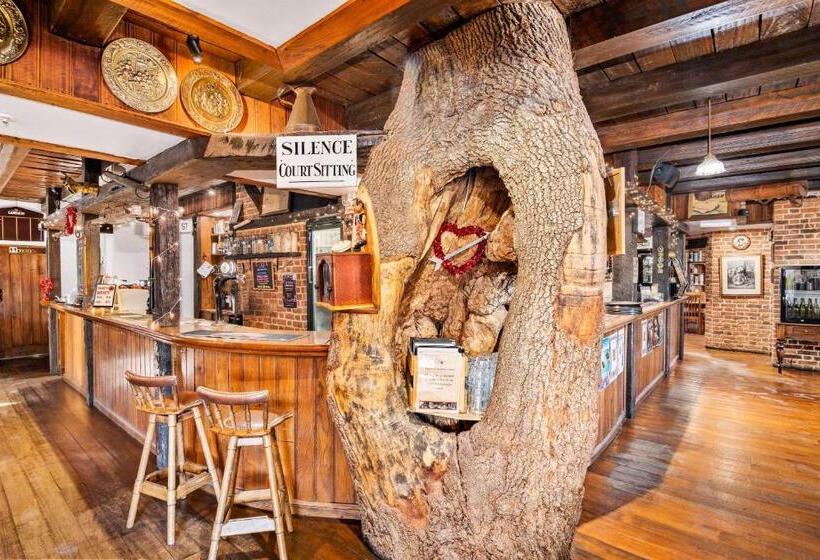 The Honest Lawyer, Ascend Hotel Collection