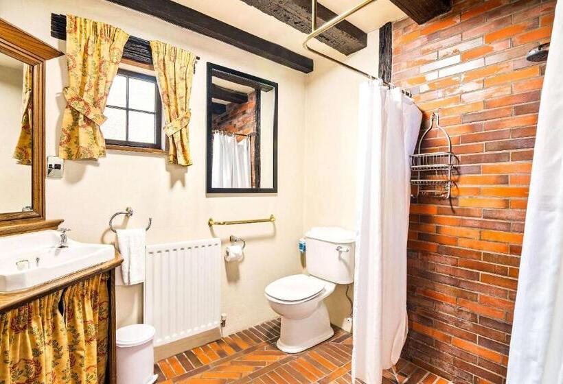 The Honest Lawyer, Ascend Hotel Collection