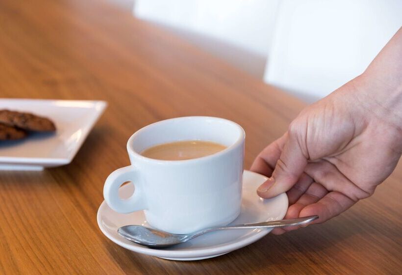 בית מלון כפרי The Originals City, Hôtel Ecoparc, Montpellier Est