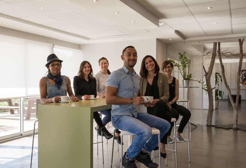 בית מלון כפרי The Originals City, Hôtel Ecoparc, Montpellier Est