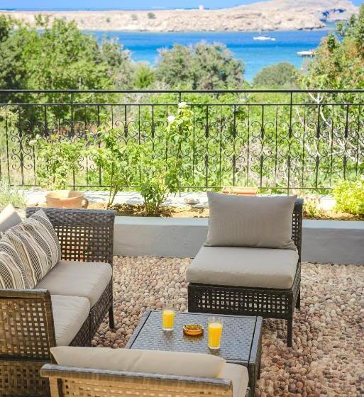 هتل Thea Villas And Suite