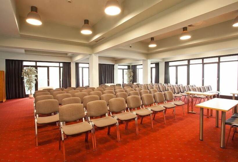 فندق Tomislavov Dom