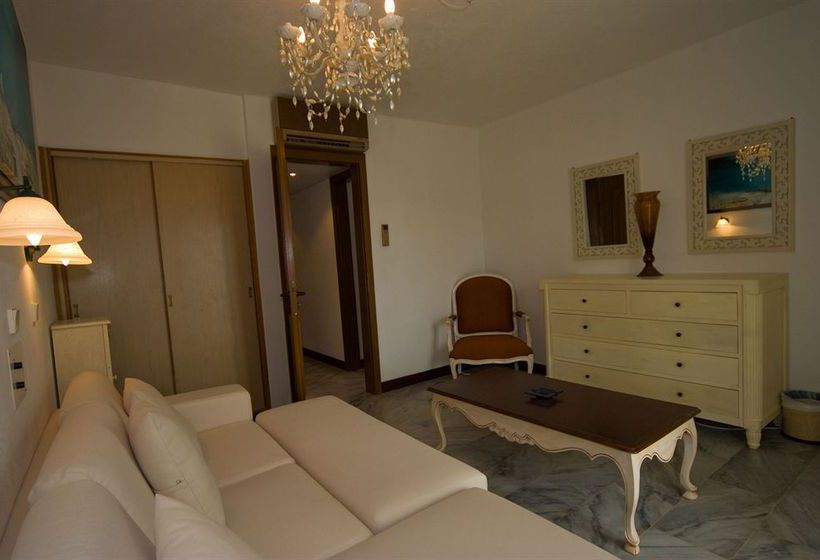 Porto Paros Hotel & Villas