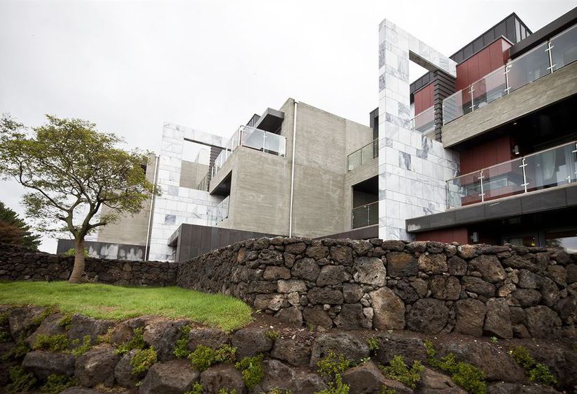 Luston Villa & Hotel