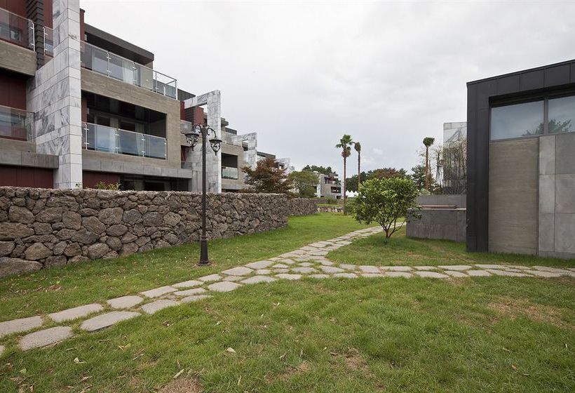 Luston Villa & Hotel