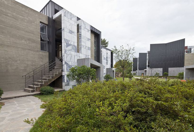 Luston Villa & Hotel