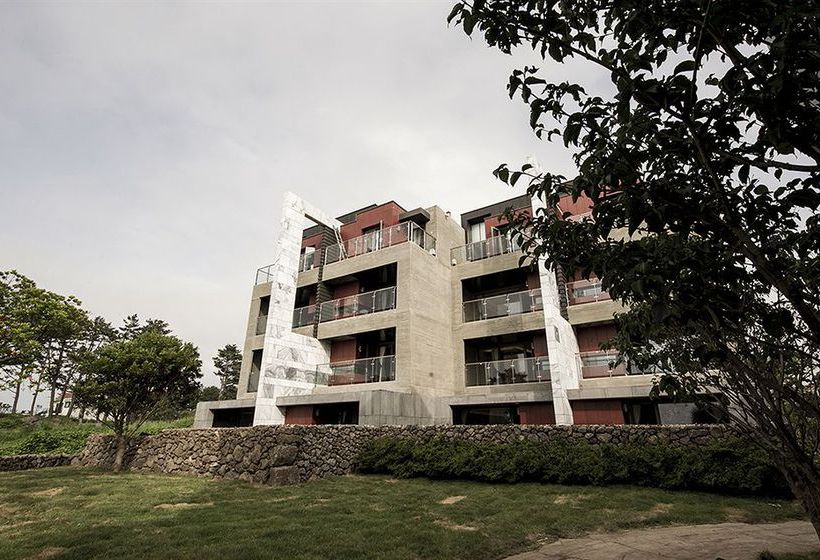 Luston Villa & Hotel