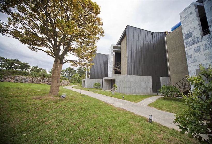 Luston Villa & Hotel