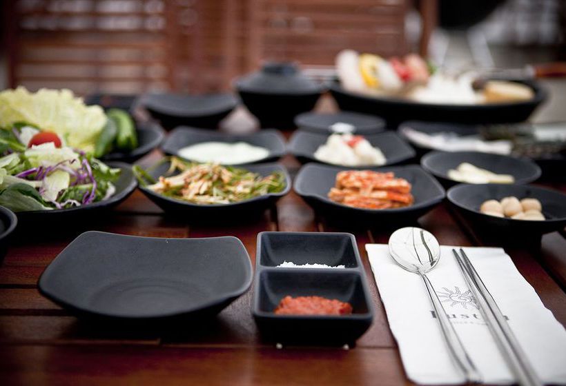 Luston Villa & Hotel