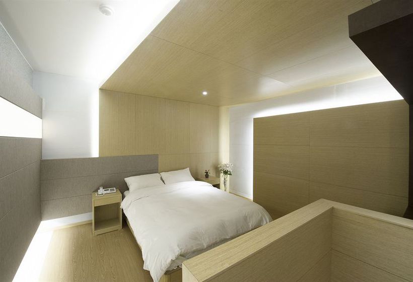 Luston Villa & Hotel