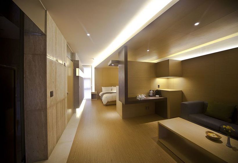 Luston Villa & Hotel