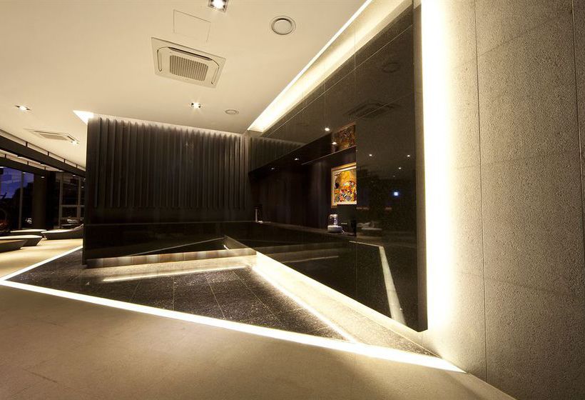 Luston Villa & Hotel