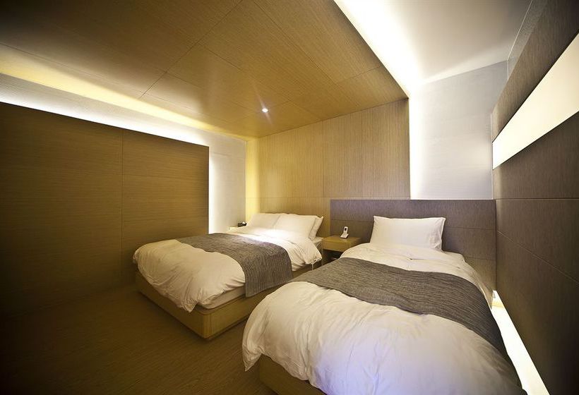 Luston Villa & Hotel