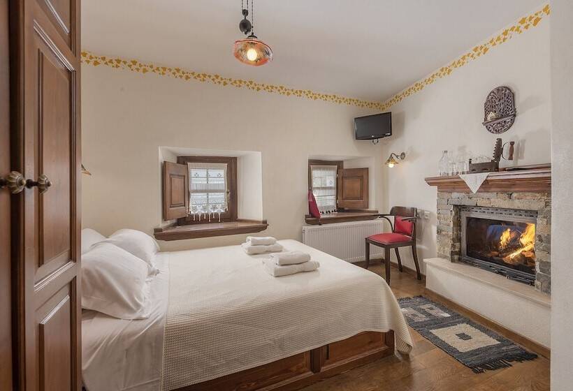 Melanthi Traditional