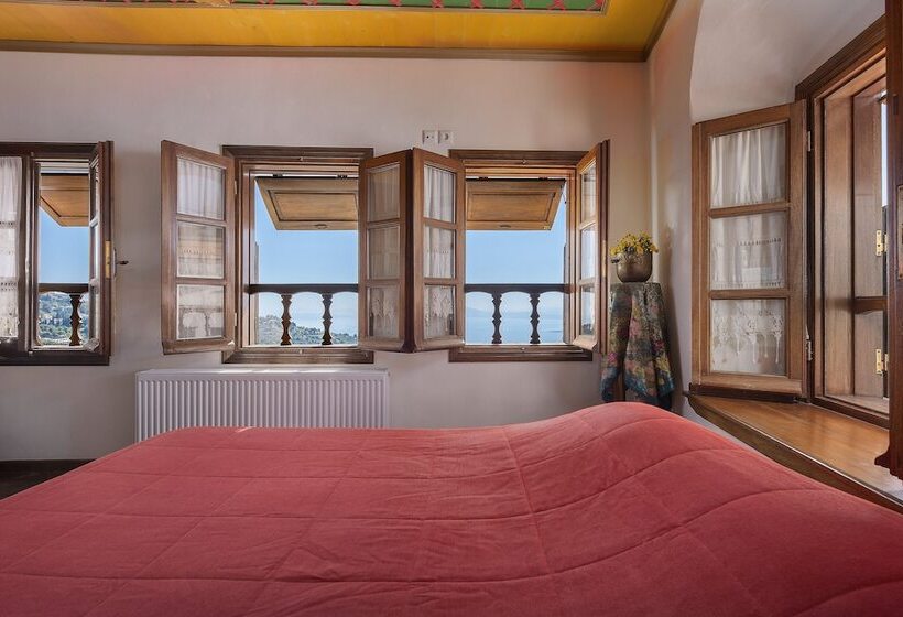 Melanthi Traditional