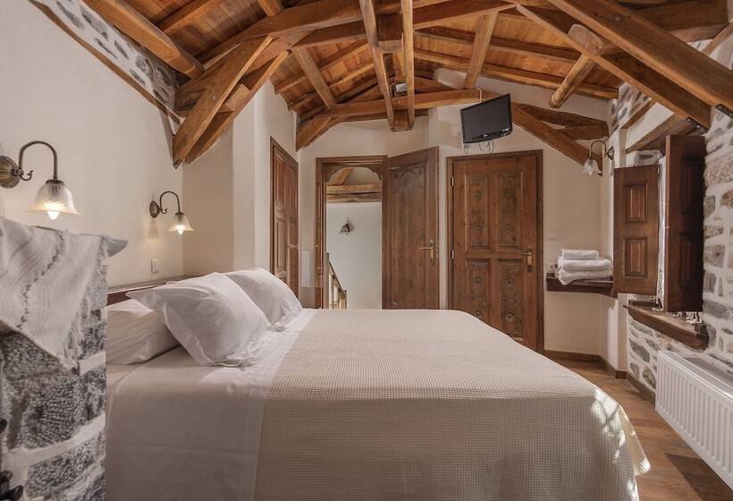 Melanthi Traditional