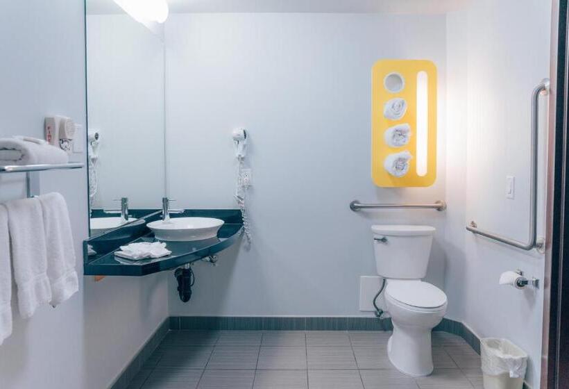 Motel 6 Airdrie