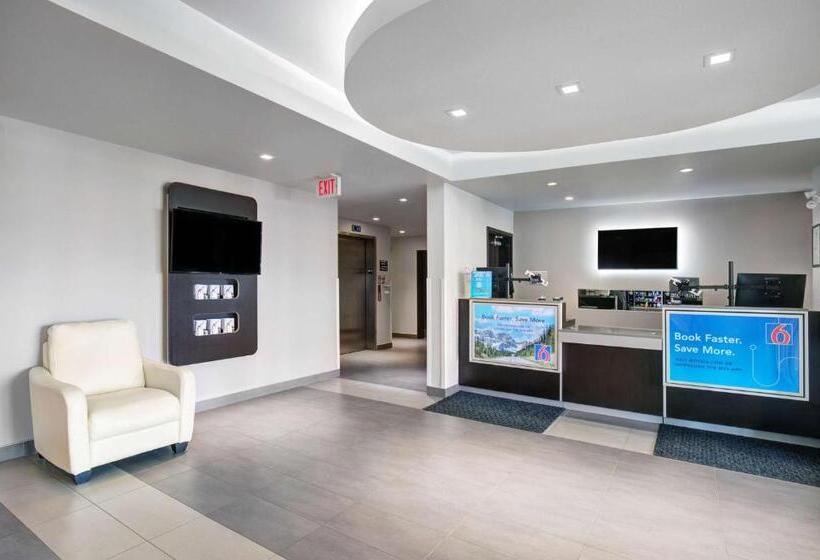 Motel 6 Airdrie