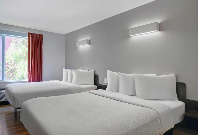 Motel 6 Airdrie