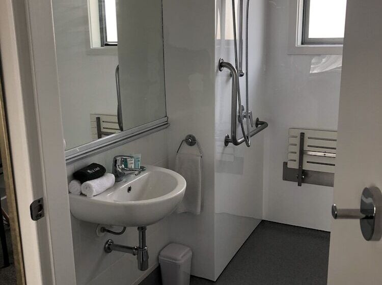 汽车旅馆  Ambassador Motor Inn