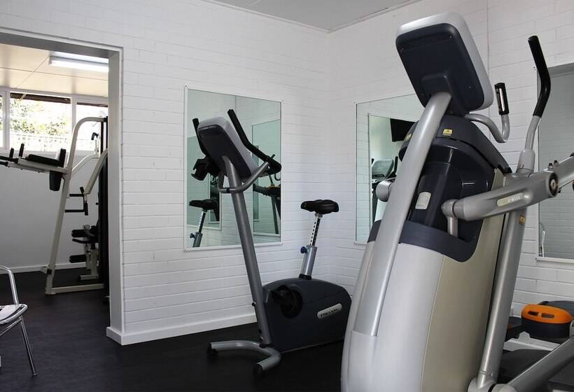 מוטל The Oriana Orange   Retro Hotel & Resort