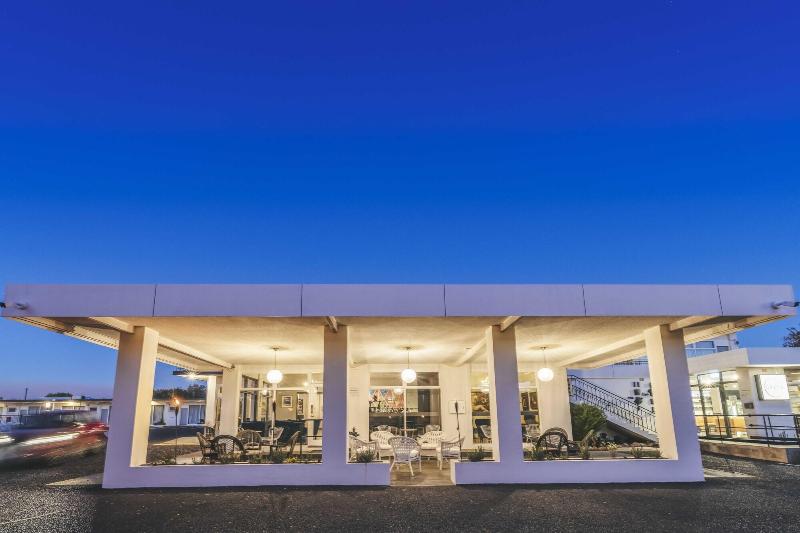 מוטל The Oriana Orange   Retro Hotel & Resort