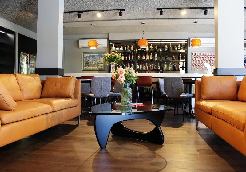 מוטל The Oriana Orange   Retro Hotel & Resort