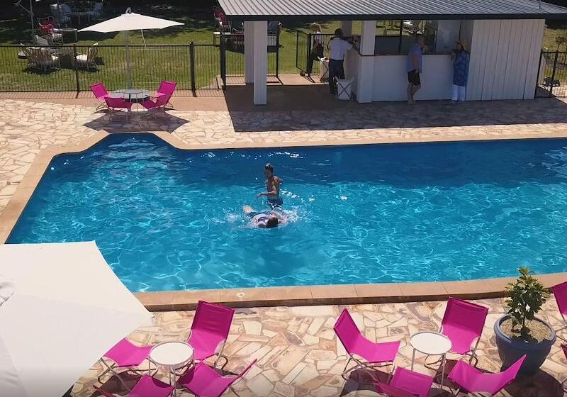 מוטל The Oriana Orange   Retro Hotel & Resort