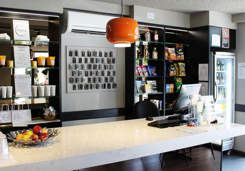 فندق على الطريق The Oriana Orange   Retro Hotel & Resort