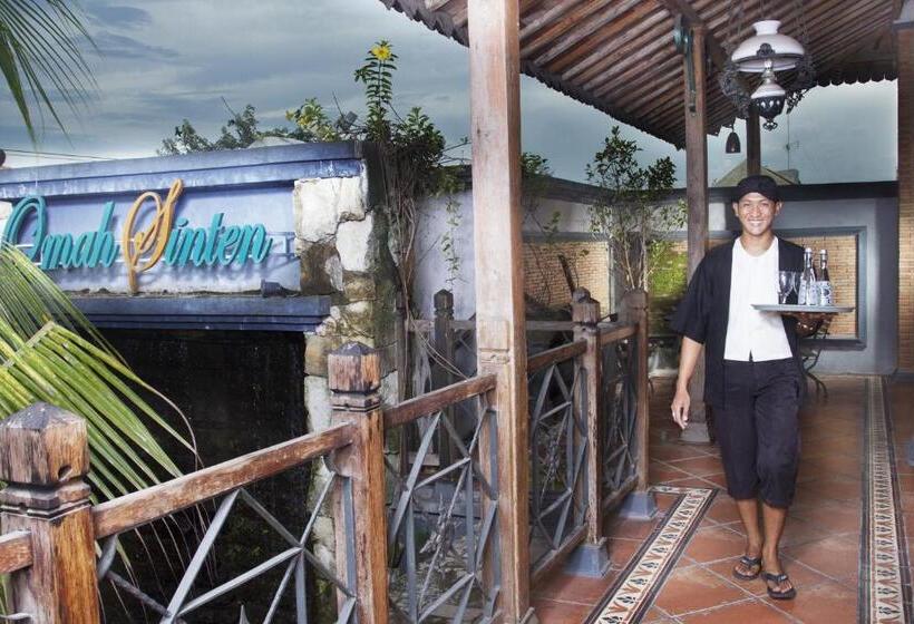 Omah Sinten Heritage Hotel & Resto