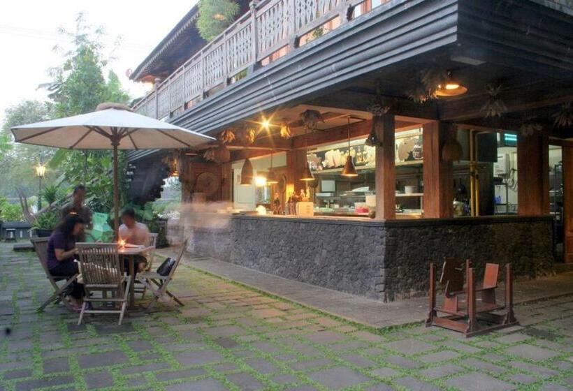 Omah Sinten Heritage Hotel & Resto