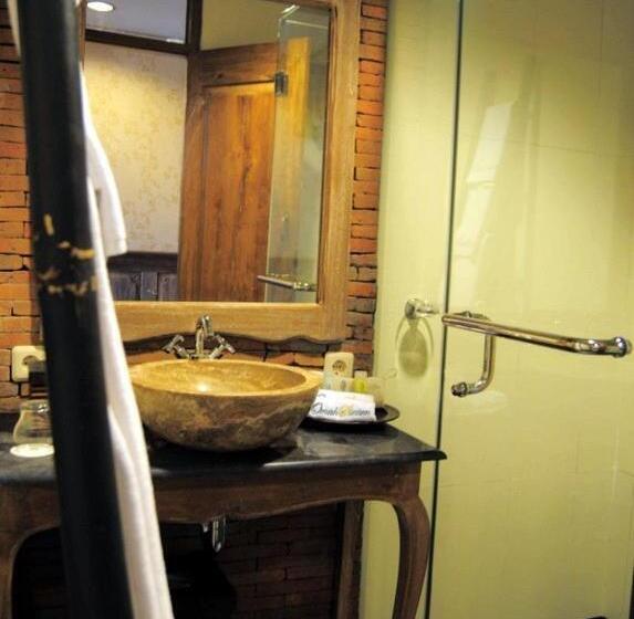 Omah Sinten Heritage Hotel & Resto