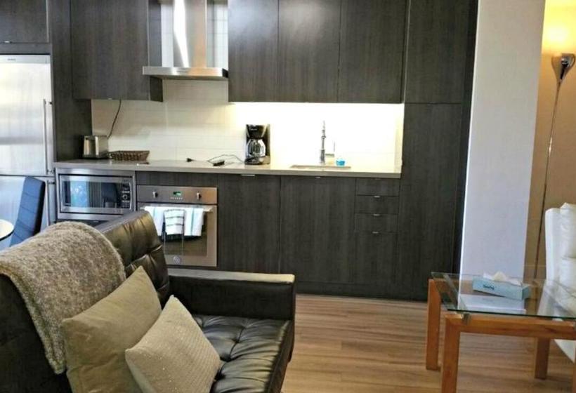 Pelicanstay In Downtown Toronto