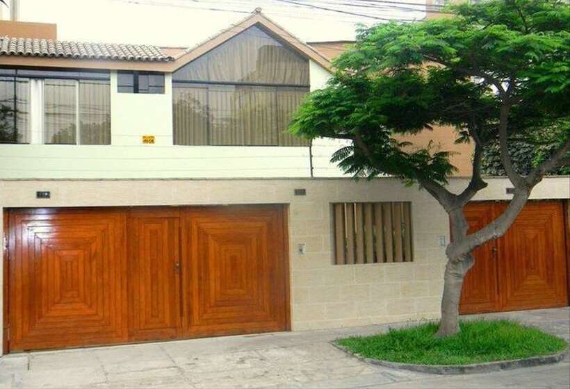 פנסיון Sevilla House