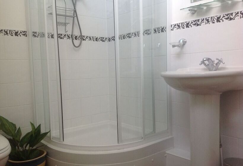 ペンション Shrewsbury Lodge