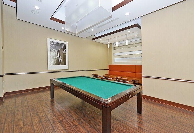 Sarkar Suites 330 Burnhamthorpe Road