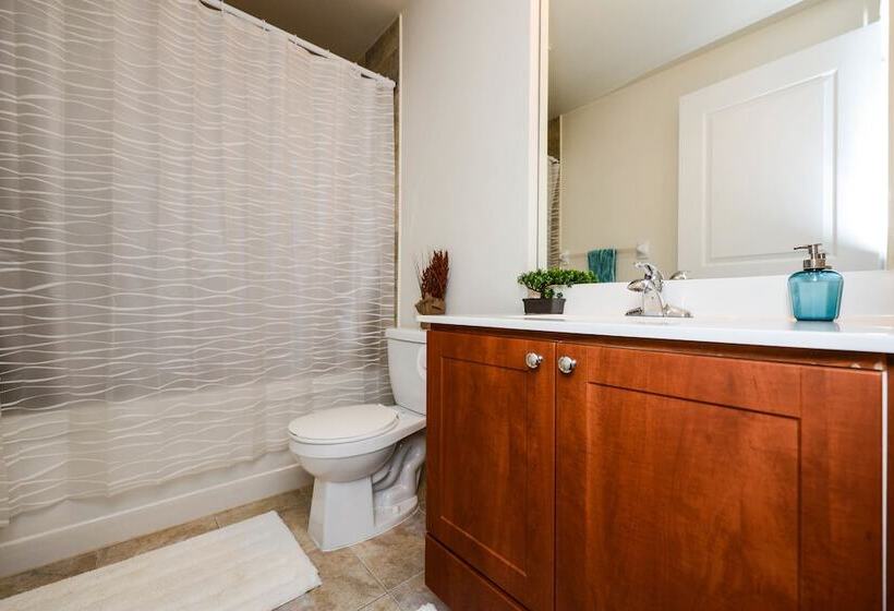 Sarkar Suites 330 Burnhamthorpe Road