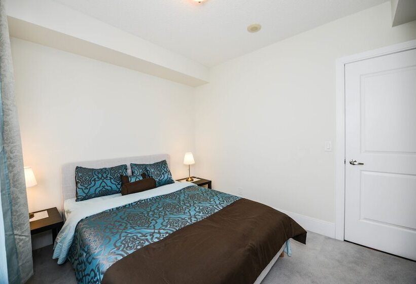 Sarkar Suites 330 Burnhamthorpe Road