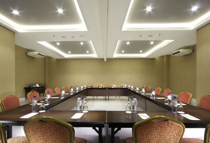 Whiz Prime Hotel Kelapa Gading