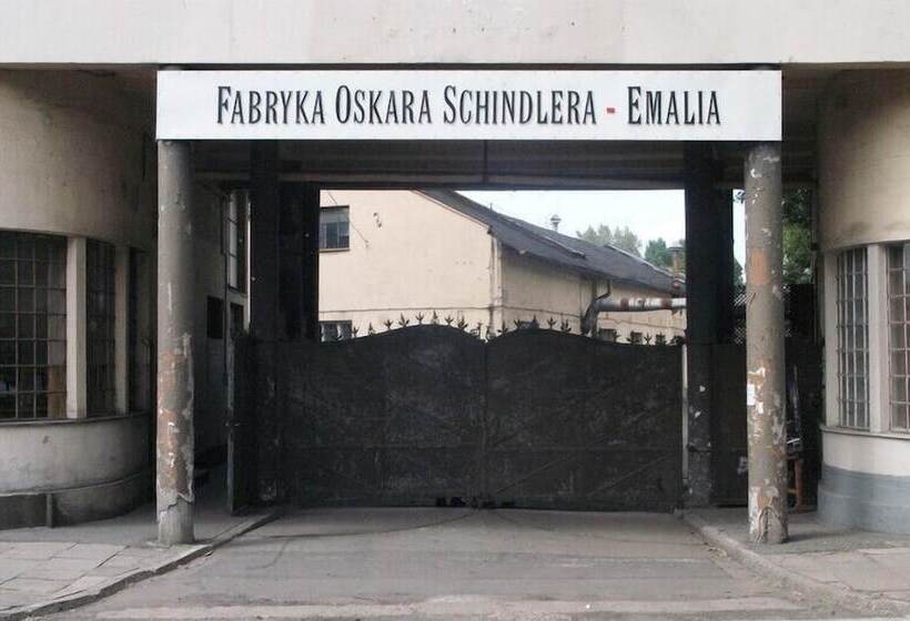 הוסטל Krakow Apartments & Rooms