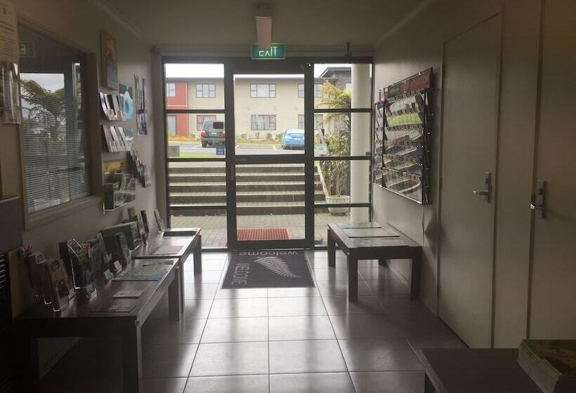 הוסטל Silver Fern Lodge