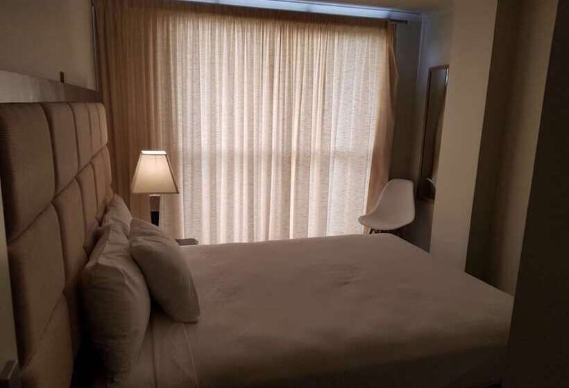 הוסטל Silver Fern Lodge