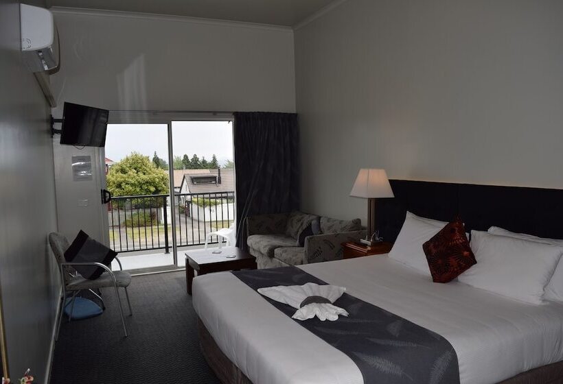 הוסטל Silver Fern Lodge