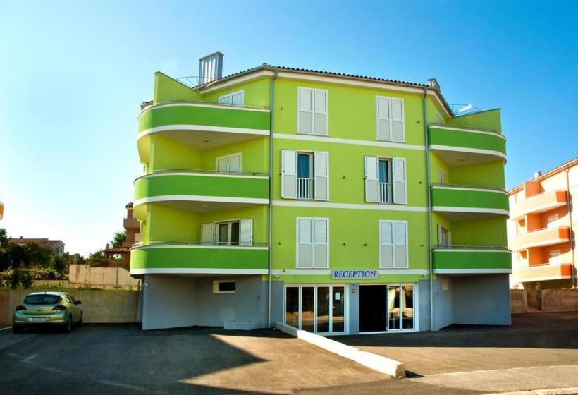 Apartments Premantura Dom