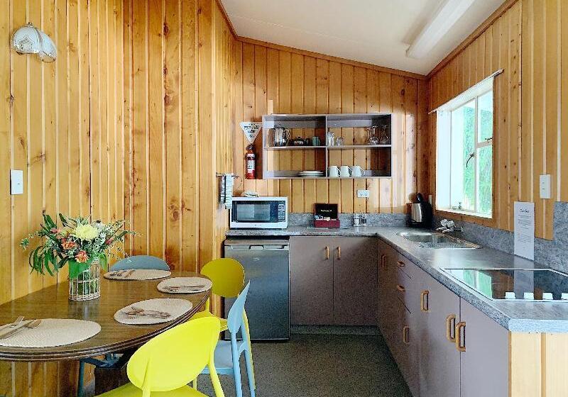 Archway Motels & Chalets