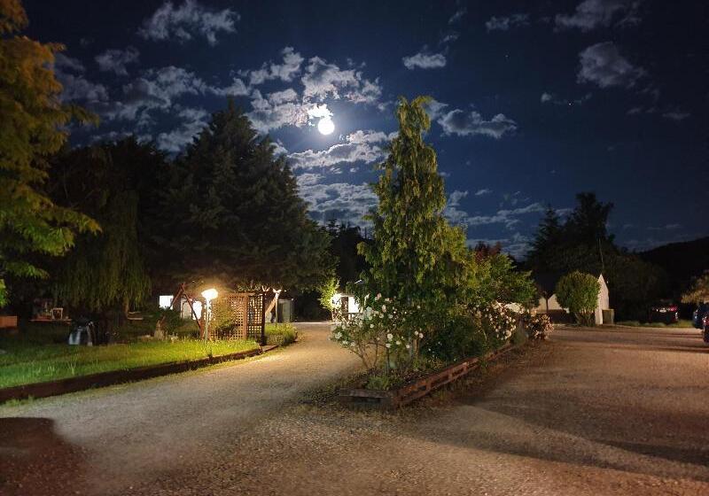 Archway Motels & Chalets