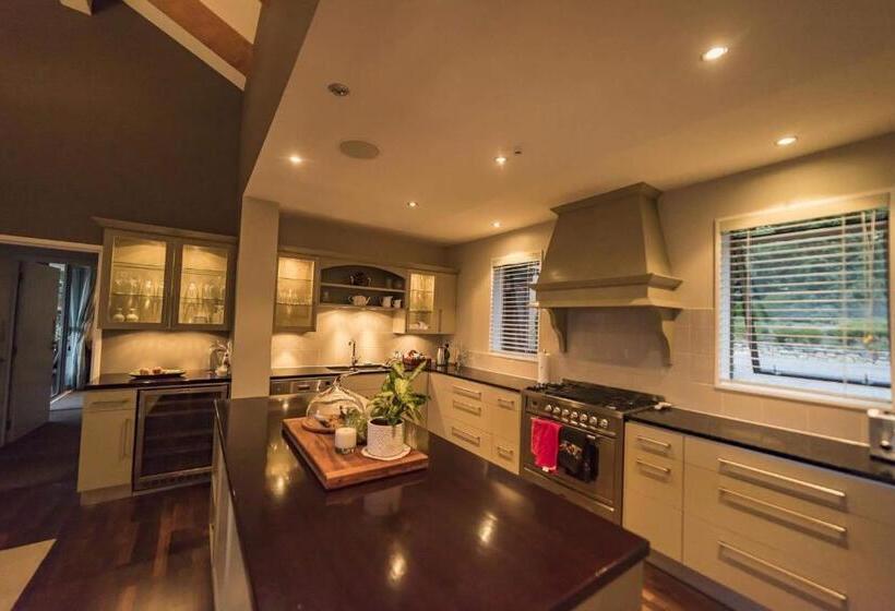 مبيت وإفطار Amuri Estate Luxury Lodge