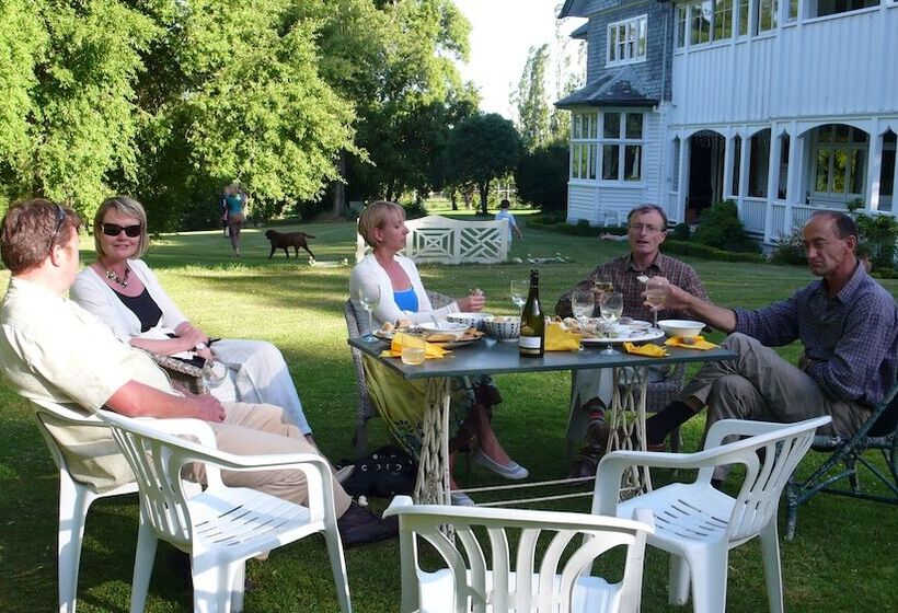 Bed and Breakfast Gunyah Country Estate