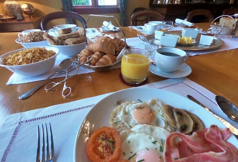 Bed and Breakfast Gunyah Country Estate